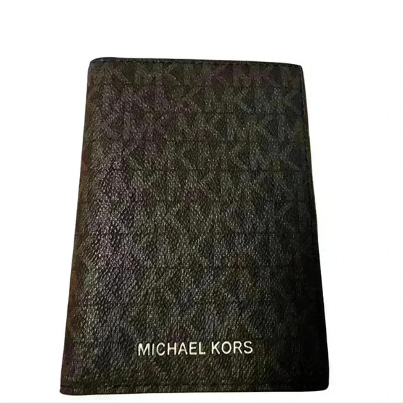 Is michael Kors passport wallet - Picture 1 of 3